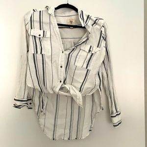 Billabong front tie top size M